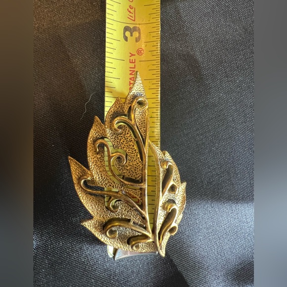 Leaf brooch Brass Gold Textured Swirls Leaves Modernist Boho brutalist Fall - Picture 8 of 9